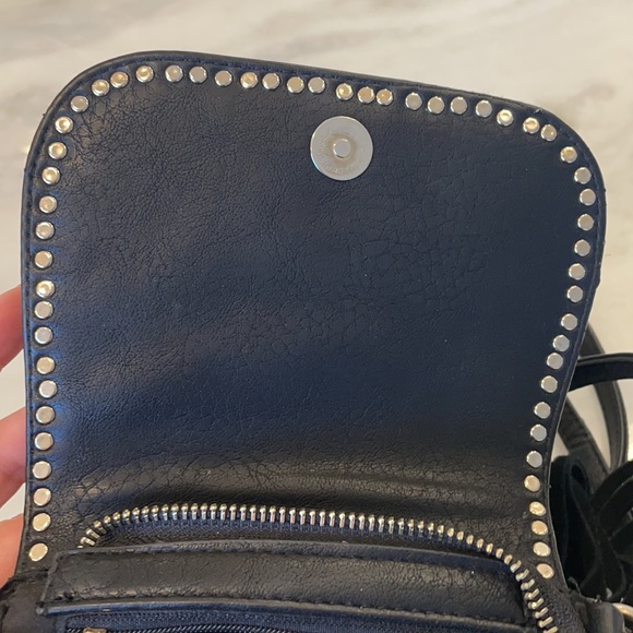 Vintage handbag with fringe. Adjustable and removable shoulder strap - Picture 9 of 11